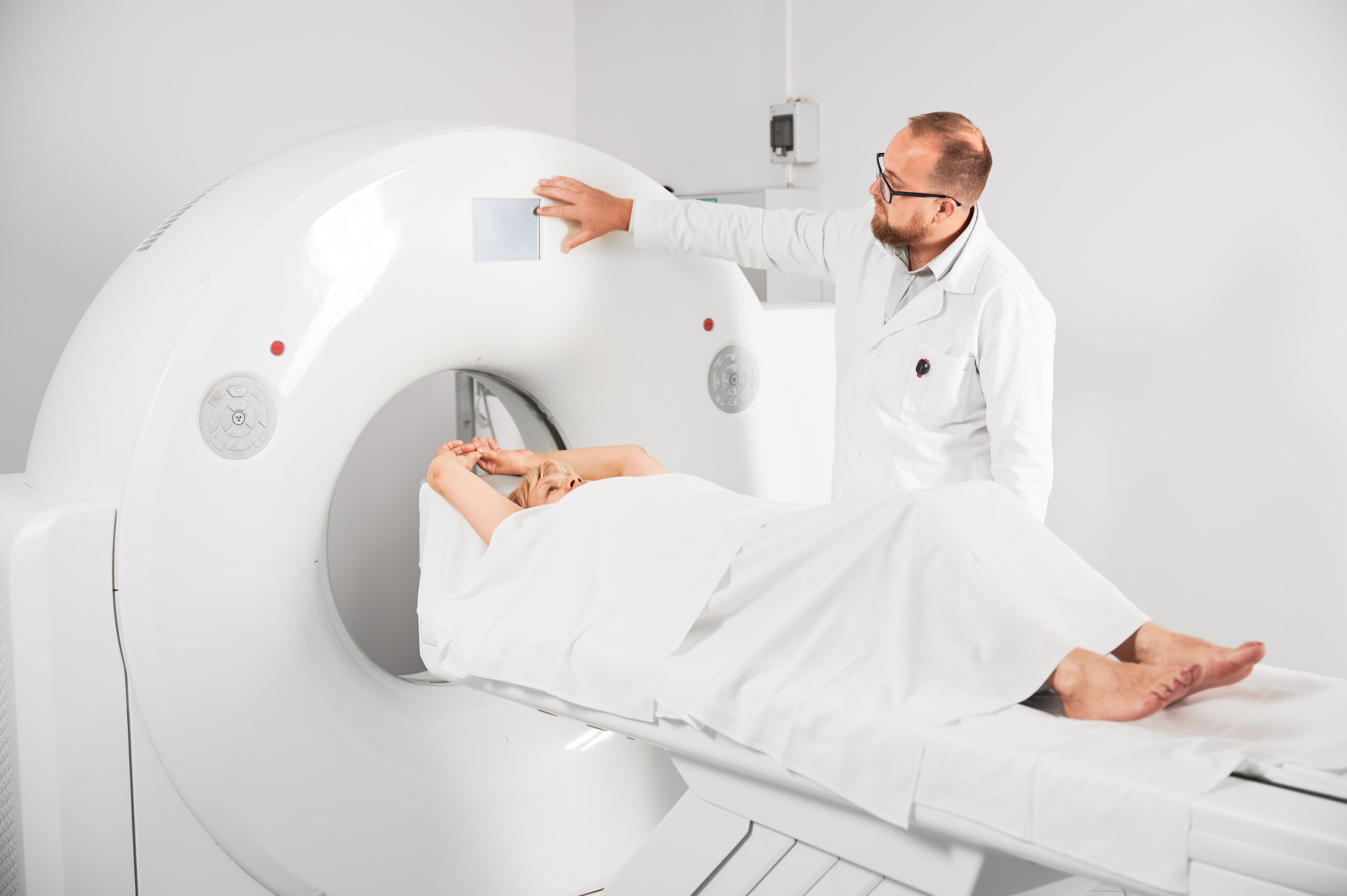 MRI With Contrast vs. Without Contrast: What’s the Difference?